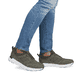 Grüne Rieker Herren Sneaker Low 09102-54 mit Gummizug sowie super leichter Sohle. Schuh am Fuß.