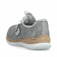 Graue Rieker Damen Slipper N4263-40 mit Deko-Reißverschluss sowie einem Gummizug. Schuh von hinten.