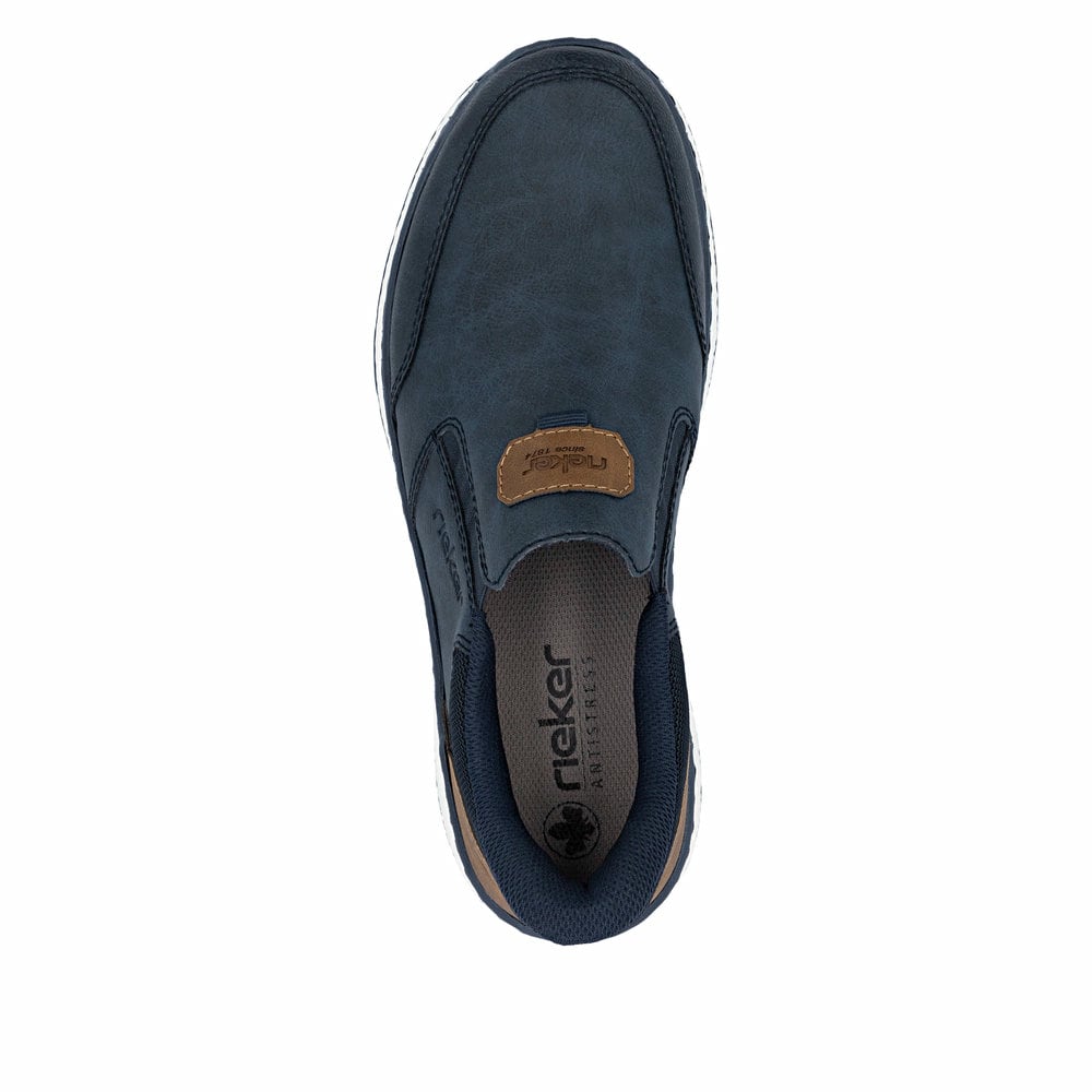Dunkelblaue Rieker Herren Slipper B9057-14 mit einem Gummizug sowie Extraweite H. Schuh von oben.