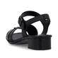 Sandales Rieker noires femme 62685-00 en cuir lisse avec boucle tendance. Chaussure vue de l'arrière.