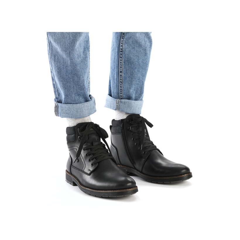 Bottes à lacets Rieker noires pour homme F4544-00 avec membrane RiekerTEX. Chaussure au pied.