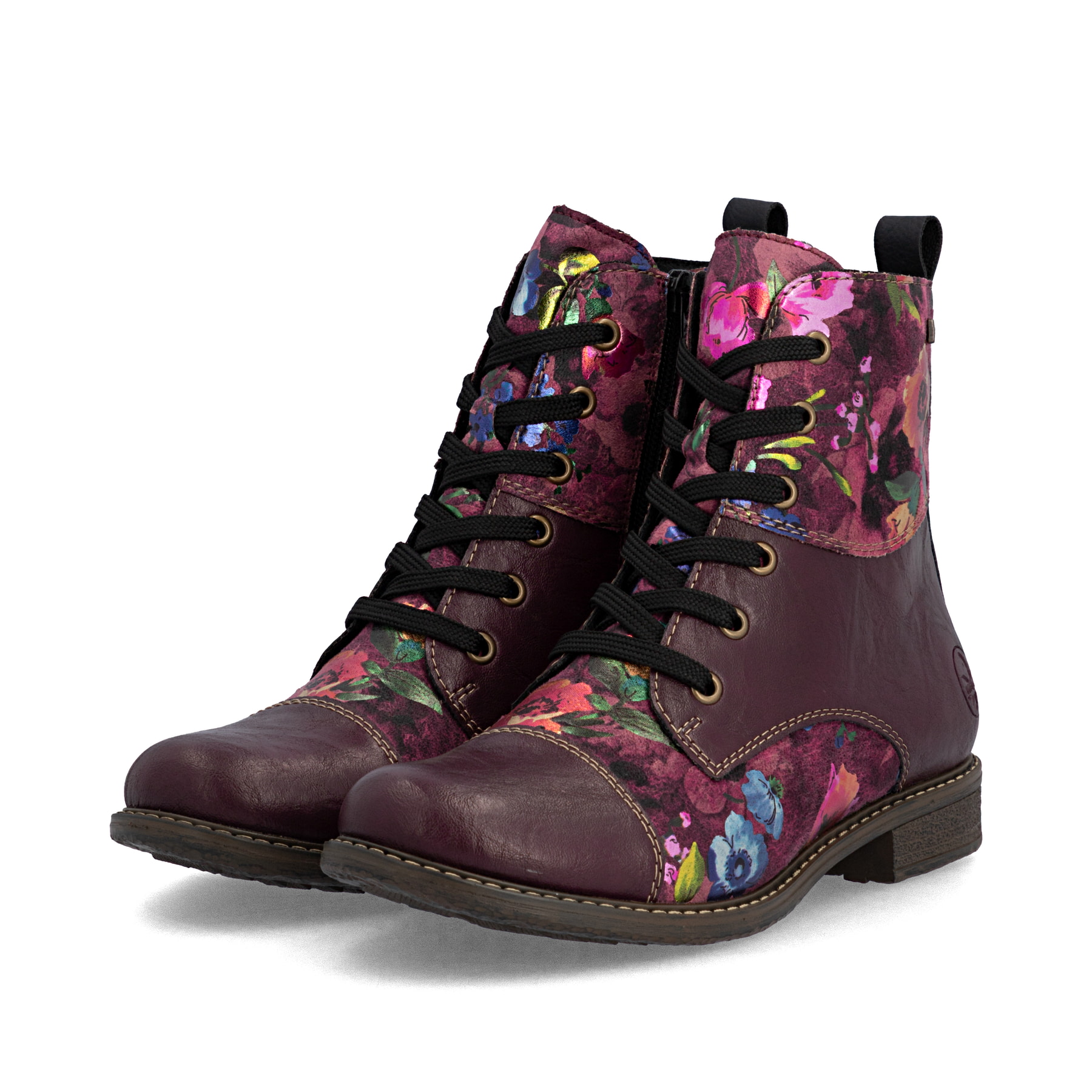 Bottes à lacets Rieker rouges femmes 74800-30 avec membrane RiekerTEX. Chaussures inclinées sur le côté.