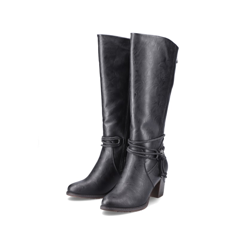 Tiefschwarze Rieker Damen Hochschaftstiefel 96059-00 mit modischer Kordel. Schuhpaar seitlich schräg.