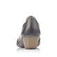 Schwarze Rieker Damen Slipper 41751-01 mit einem Gummizug. Schuh von hinten.
