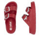 Rote Rieker Damen Pantoletten P2180-35 mit Schnallen sowie einer flexiblen Sohle. Schuh von oben, liegend.