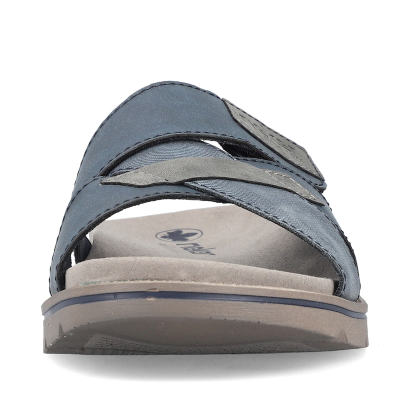 Schieferblaue Rieker Herren Pantoletten 24350-14 mit einem Klettverschluss. Schuh von vorne.