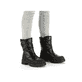 
Glanzschwarze Rieker Damen Kurzstiefel Y9380-00 mit einer leichten Profilsohle. Schuh am Fuß