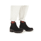 
Graphitschwarze Rieker Damen Chelsea Boots 79265-00 mit einer leichten Profilsohle. Schuh am Fuß