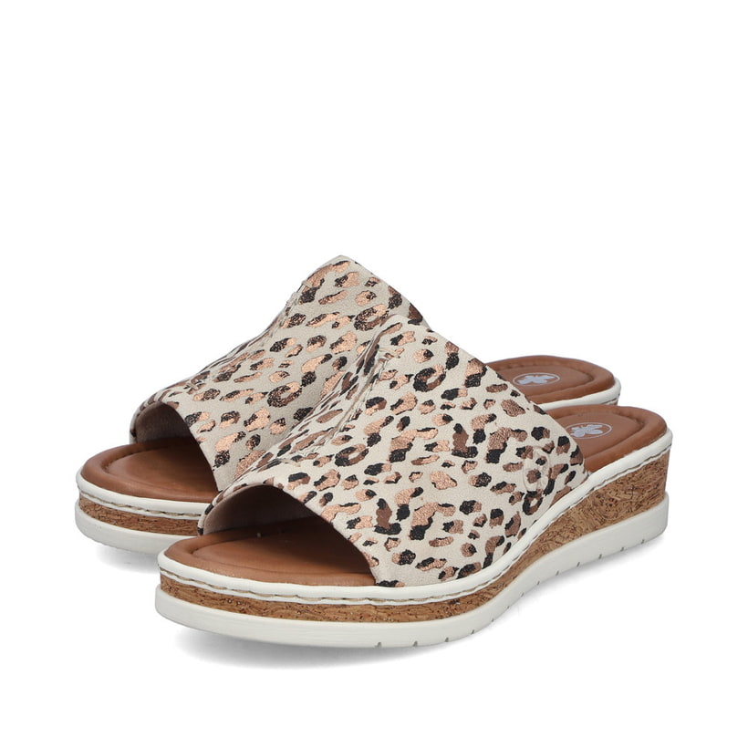 Mules Rieker beiges pour femme V4188-60 avec imprimé animal à la mode. Chaussures inclinées sur le côté.
