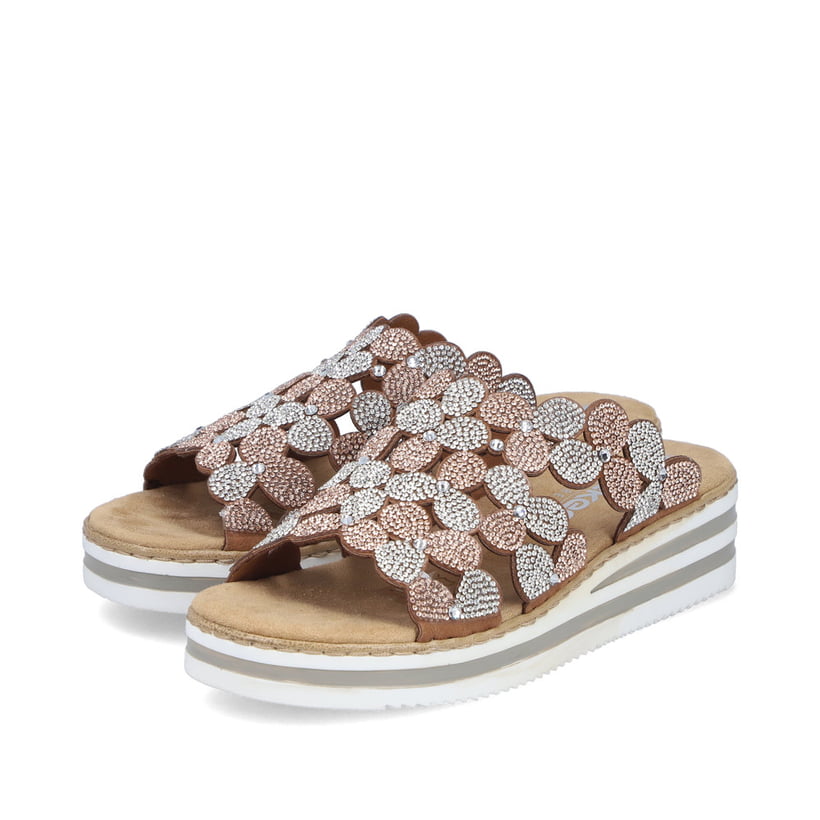 Metallische Rieker Damen Pantoletten V02R8-90 mit Strasssteinen. Schuhpaar seitlich schräg.