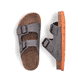 Graue Rieker Herren Pantoletten 21190-40 mit einem Schnallen sowie Extraweite H. Schuh von oben, liegend.