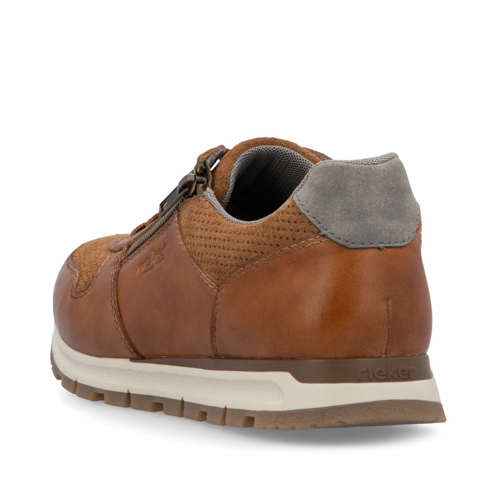 Braune Rieker Herren Sneaker Low B0505-24 mit Reißverschluss sowie Extraweite I. Schuh von hinten.