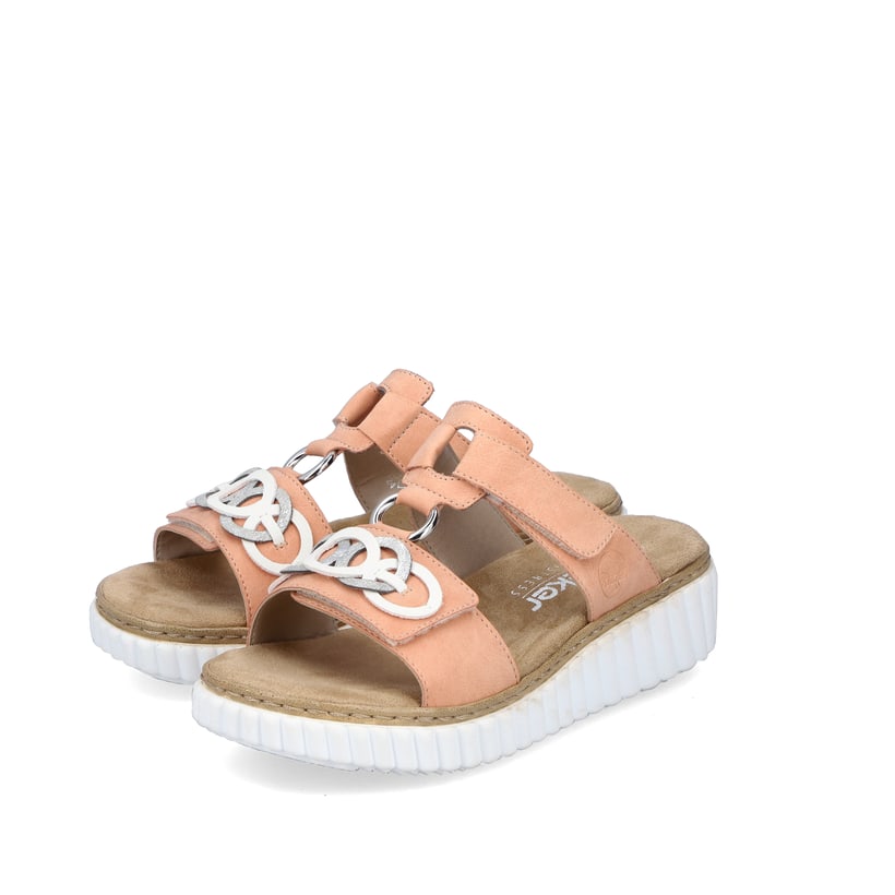 Orangene Rieker Damen Pantoletten 63294-38 mit einem Klettverschluss. Schuhpaar seitlich schräg.