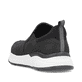 Schwarze Rieker Herren Slipper B5062-00 mit Elastikeinsatz sowie Löcheroptik. Schuh von hinten.