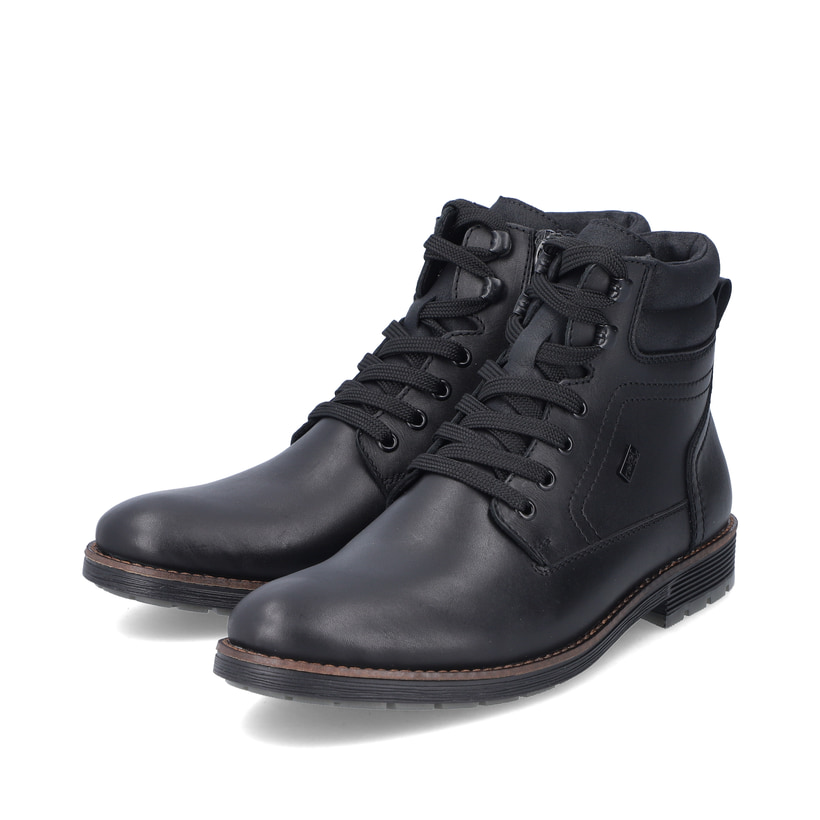 Bottes à lacets Rieker noires pour homme F4544-00 avec membrane RiekerTEX. Chaussures inclinées sur le côté.