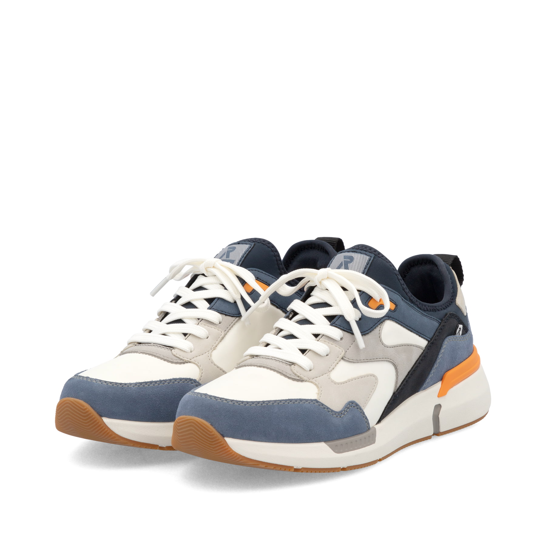 Blaue Rieker Herren Slipper U1403-14 mit Gummizug sowie einer flexiblen Sohle. Schuhpaar seitlich schräg.