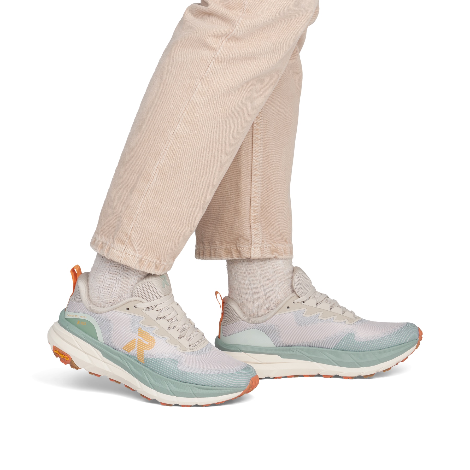 Beige Rieker Sport Damen Sneaker Low W4500-62. Schuh am Fuß.