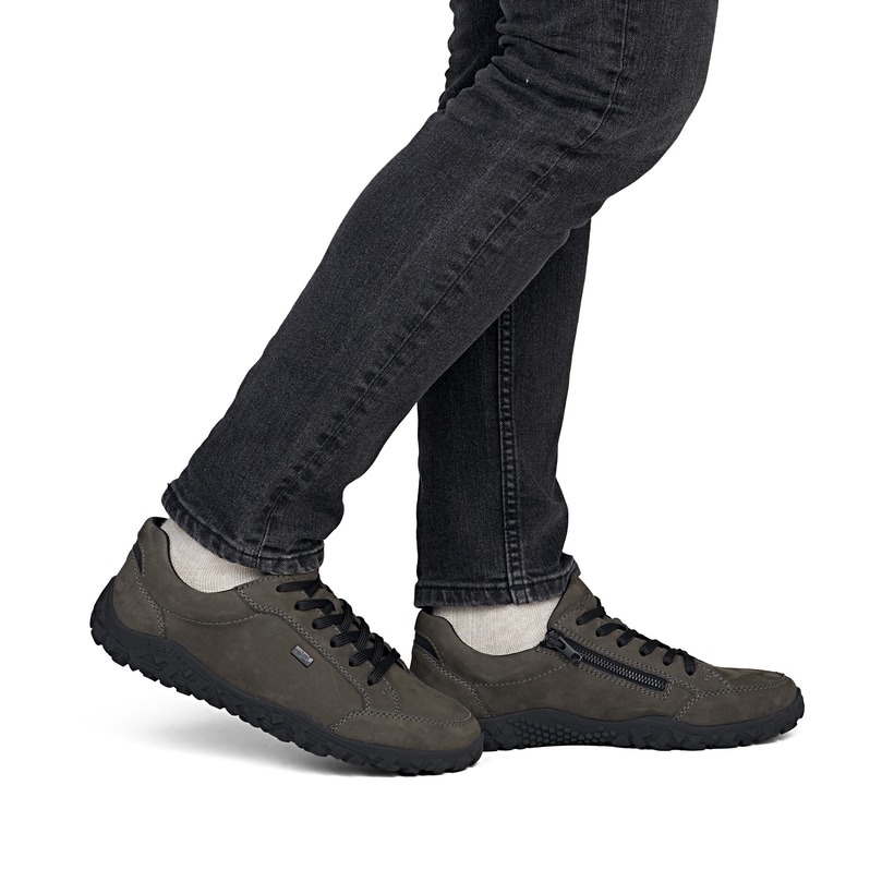 Dunkelgraue Rieker Herren Schnürschuhe 08101-45 aus Rauleder. Schuh am Fuß.