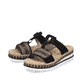 Schwarze Rieker Damen Pantoletten V7947-00 mit einem Klettverschluss. Schuhpaar seitlich schräg.