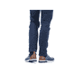 Blaue Rieker Herren Slipper 14450-14 mit einem Gummizug sowie Komfortweite G 1/2. Schuh am Fuß.
