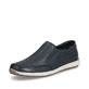 Blaue Rieker Herren Slipper 08868-15 mit Elastikeinsatz sowie Löcheroptik. Schuh seitlich schräg.