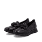 Bordeauxfarbene Rieker Damen Loafer 49051-35 mit Deko-Kette sowie einem Gummizug. Schuhpaar seitlich schräg.