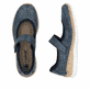 Blaue Rieker Ballerinas N4299-14 in Löcheroptik mit einem Klettverschluss. Schuh von oben, liegend.