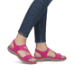 Rosane Rieker Damen Trekkingsandalen 64870-31 mit einem Klettverschluss. Schuh am Fuß.