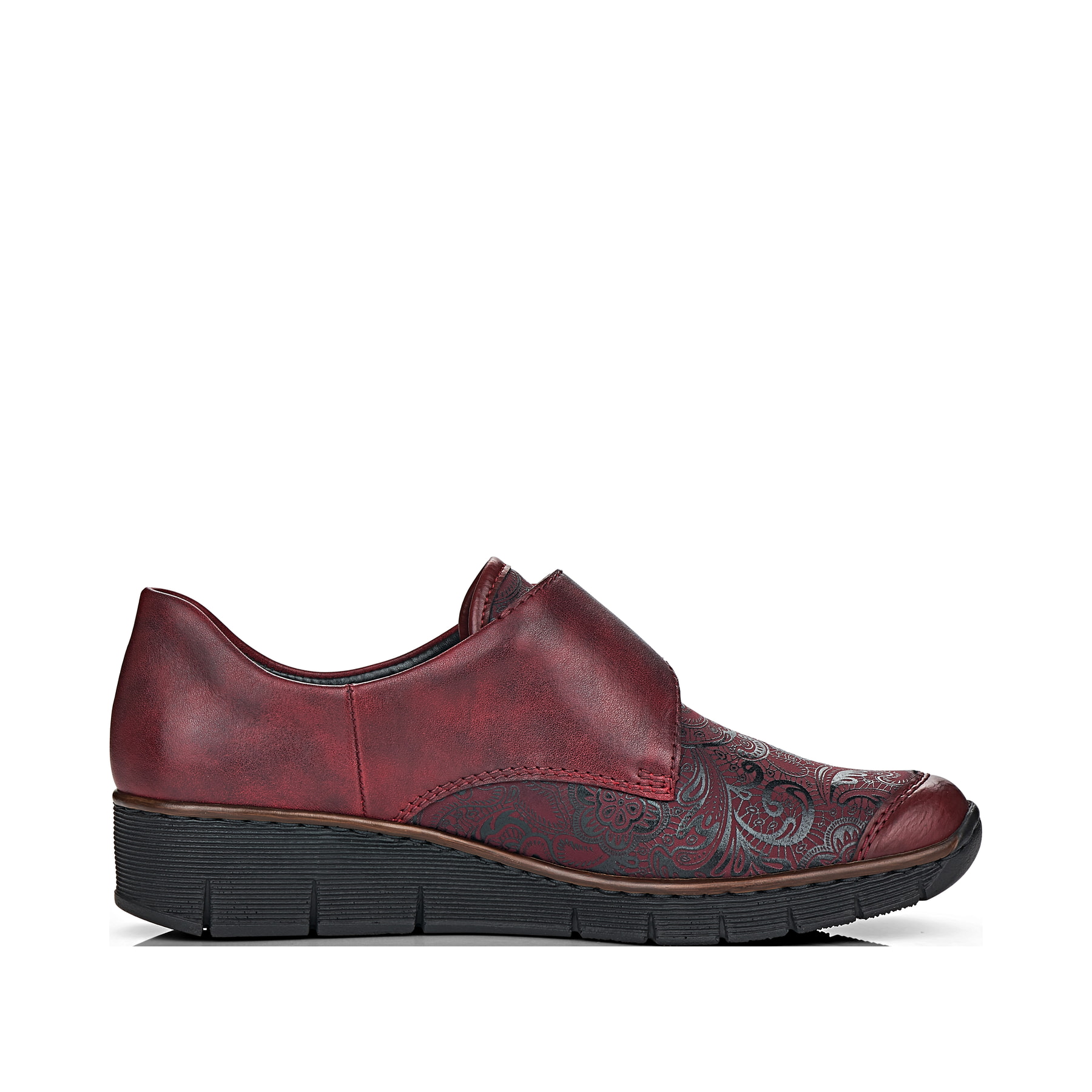 Mocassins Rieker rouges femme 537C0-35 en cuir lisse avec motif cachemire. Chaussure vue de l'arrière.