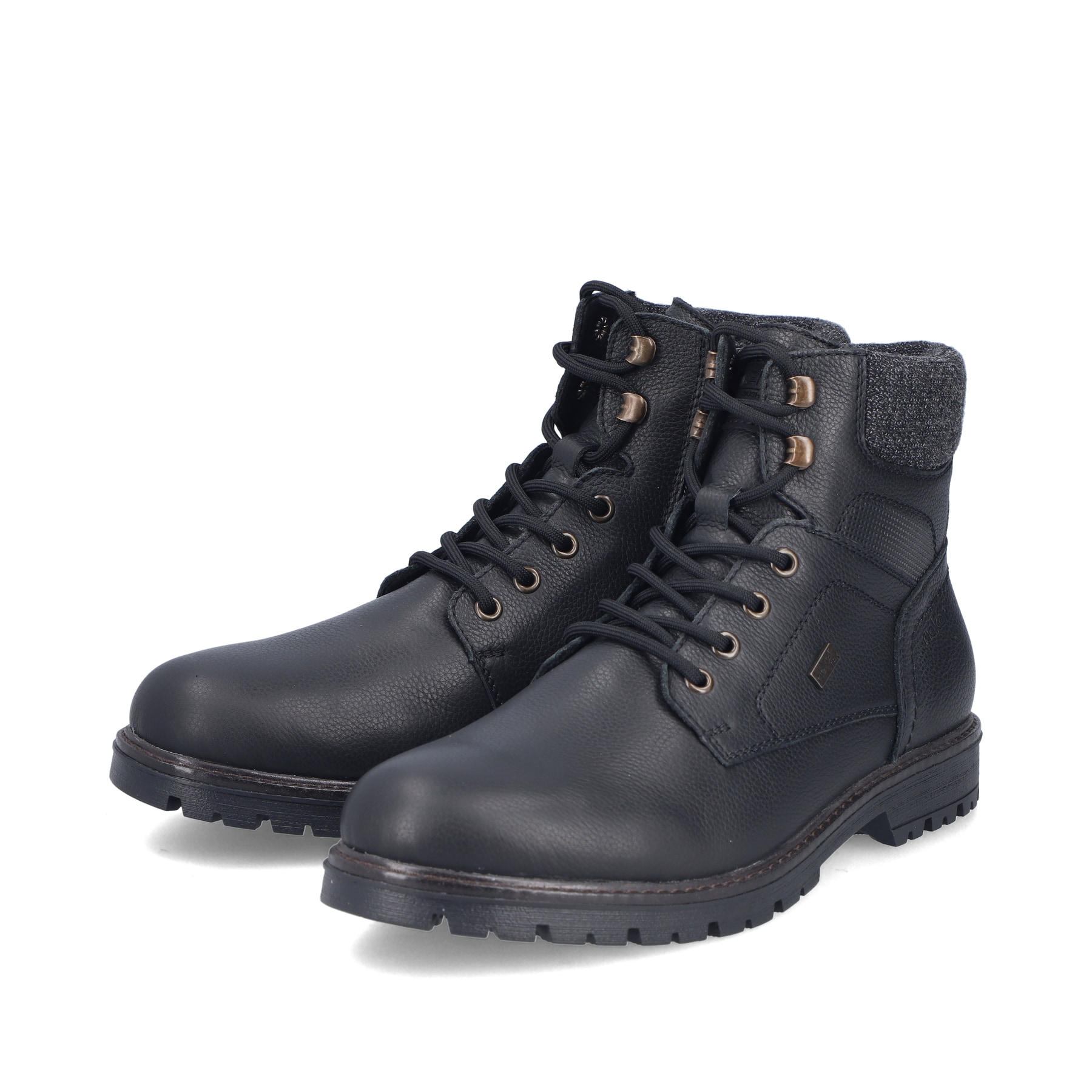 Schwarze Rieker Herren Schnürstiefel F3616-00 aus Glattleder. Schuhpaar seitlich schräg.