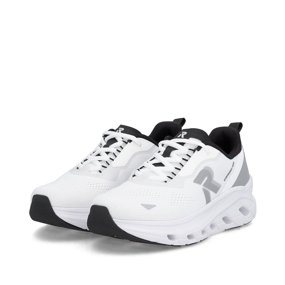 Weiße Rieker Damen Sneaker Low W3505-80 mit Schnürung sowie abgesetztem Logo. Schuhpaar seitlich schräg.