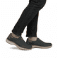 Blaue Rieker Herren Slipper 03365-14 mit einem Gummizug sowie der Extraweite H. Schuh am Fuß.