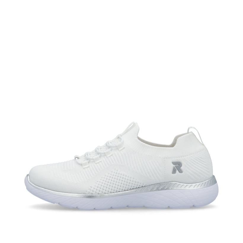 Weiße Rieker Damen Slipper M5074-80 mit Gummizug sowie einer ultraleichten Sohle. Schuh Außenseite.