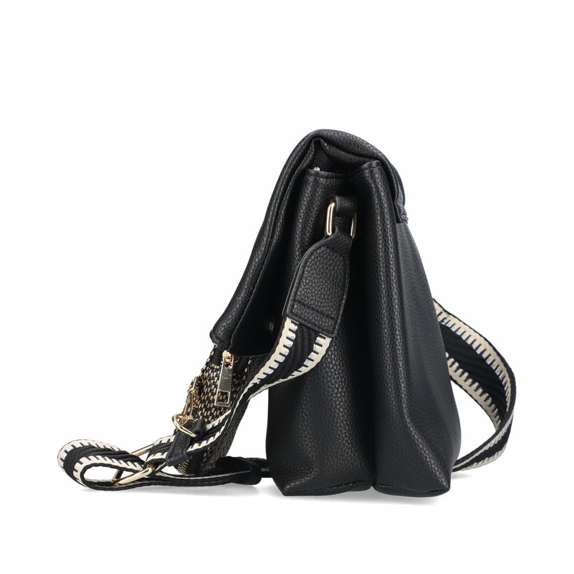 Sac à main Rieker H1612-00 noir avec petite poche pendentif et rabat avec fermeture magnétique. Côté gauche.