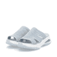 Blaue vegane Rieker Damen Pantoletten W3150-10 mit einem Gummizug. Schuhpaar seitlich schräg.