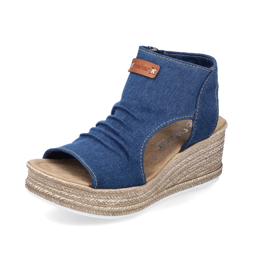 Schieferblaue vegane Rieker Keilsandaletten 68791-12 mit einem Reißverschluss. Schuh seitlich schräg.