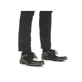 
Glanzschwarze Rieker Herren Schnürschuhe 13200-00 mit einer robusten Profilsohle. Schuh am Fuß