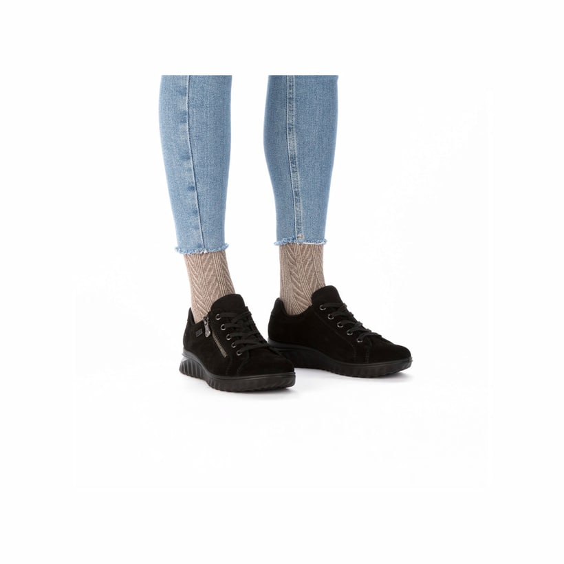 Schwarze Rieker Damen Schnürschuhe 59000-00 mit wasserabweisender TEX-Membran. Schuh am Fuß.
