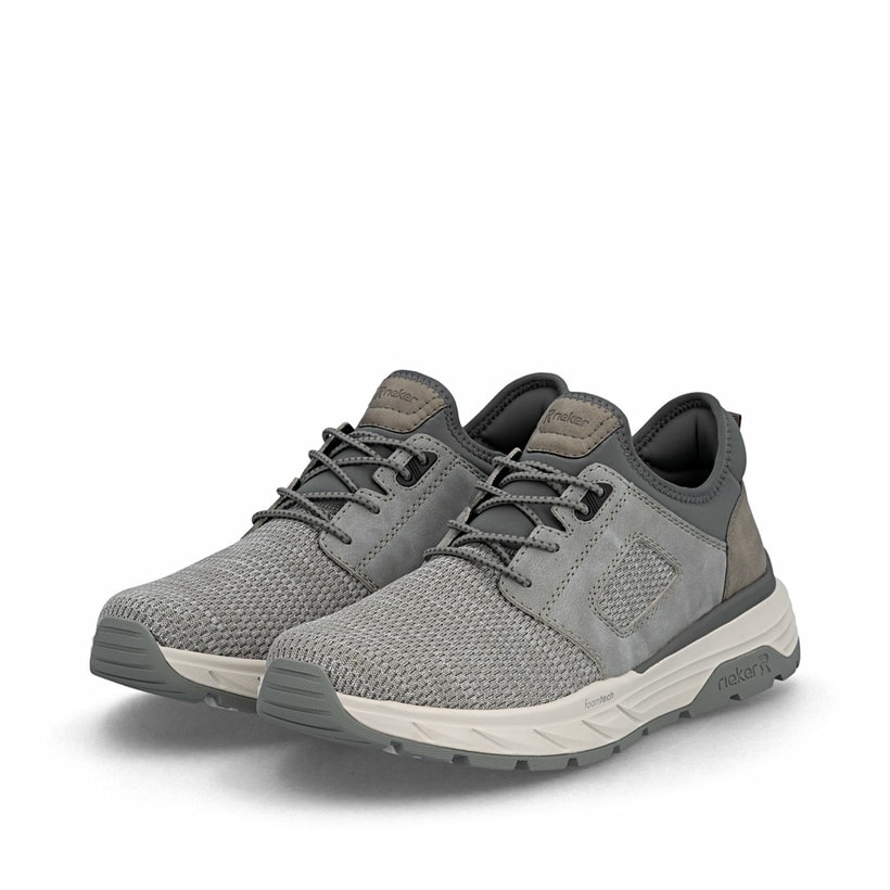 Graue Rieker Herren Slipper 06150-40 mit einem Gummizug sowie einem Gel-Fußbett. Schuhpaar seitlich schräg.
