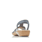 Blaue Rieker Damen Riemchensandalen 60800-14 mit Schmuckelementen sowie Gummizug. Schuh von hinten.