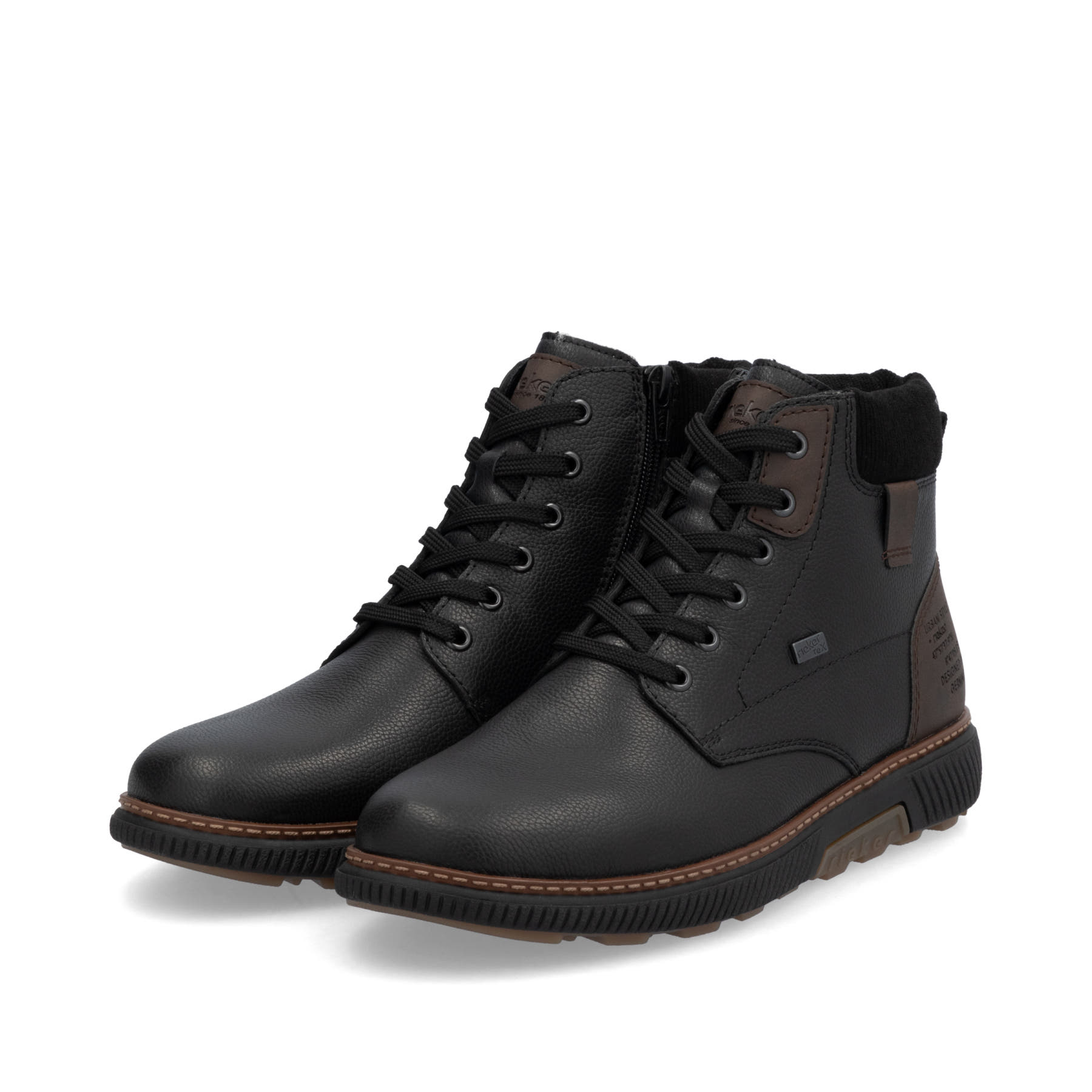 Schwarze Rieker Herren Schnürstiefel B3343-00 aus Glattleder. Schuhpaar seitlich schräg.