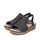 Schwarze Rieker Keilsandaletten 62941-00 mit einem Gummizug. Schuhpaar seitlich schräg.
