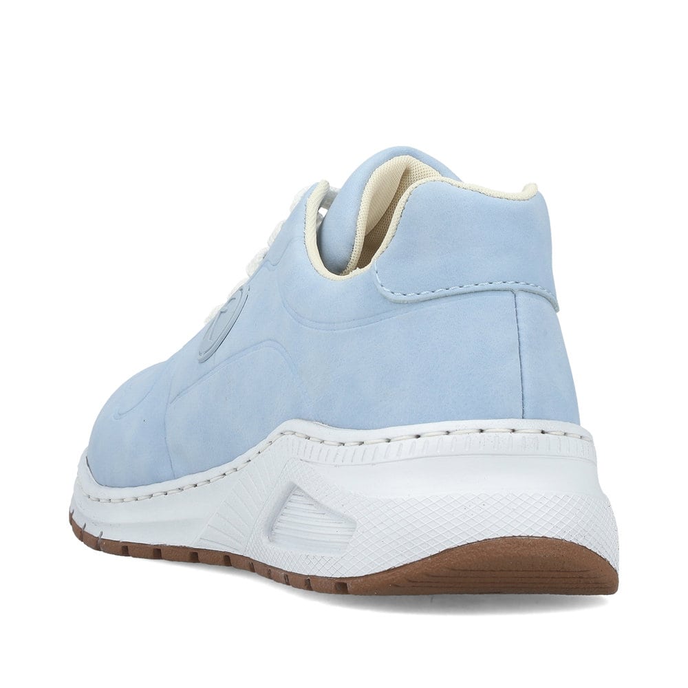 Blaue Rieker Damen Sneaker Low M4903-12 mit abgesetztem Logo sowie Schnürung. Schuh von hinten.