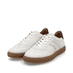 Weiße Rieker Herren Sneaker Low U0707-80 im Retro-Look mit weißen Streifen an der Seite sowie einer Schnürung. Schuhpaar seitlich schräg.

