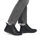 Schwarze Rieker Damen Schnürstiefel Z0022-01 aus Glattleder mit Reißverschluss. Schuh am Fuß.