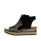 Schwarze Rieker Keilsandaletten 63791-01 mit dekorativer Blume. Schuh Außenseite.