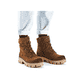 Kamelbraune Rieker Damen Schnürstiefel Y3329-24 mit einem Reißverschluss. Schuh am Fuß.
