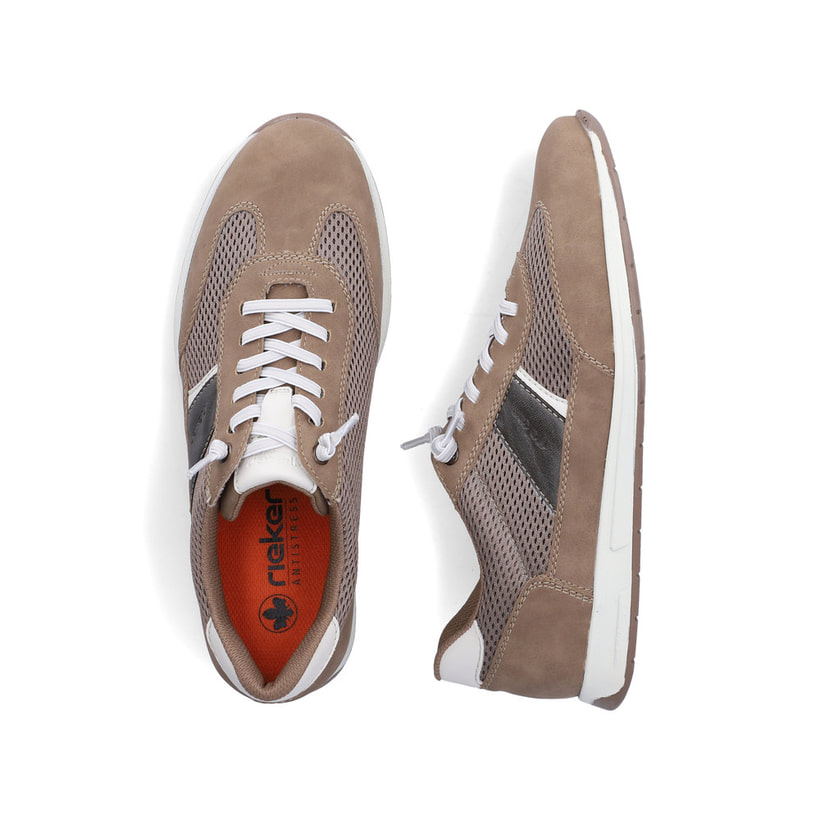 Beige Rieker Herren Slipper 11960-64 mit einem Gummizug sowie der Komfortweite G. Schuh von oben, liegend.
