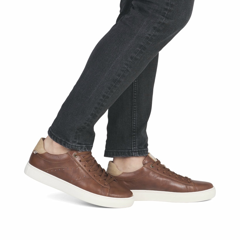 Baskets basses Rieker marron pour homme U0704-24. Chaussure au pied.