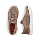 Beige Rieker Herren Slipper B6660-64 mit einem Gummizug sowie Komfortweite G 1/2. Schuh von oben, liegend.